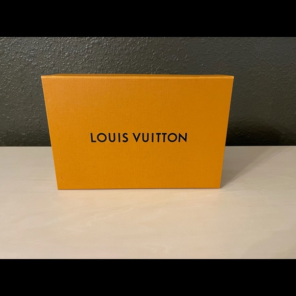 Louis Vuitton Toiletry 19 - Picture 2 of 13